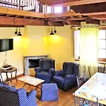Semesterbostad Charming House In Ramazzano With Pool