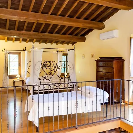 Charming House In Ramazzano With Pool