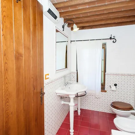 Holiday home Charming House In Ramazzano With Pool