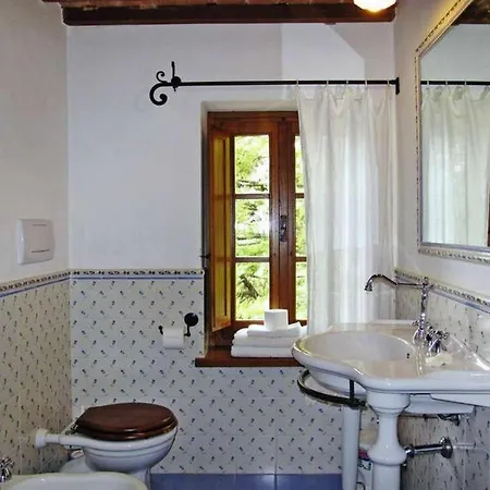 Holiday home Charming House In Ramazzano With Pool